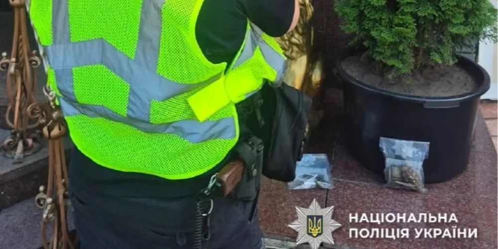 Хронологія: як у Дніпровському районі Києва знайшли куртку з гранатами