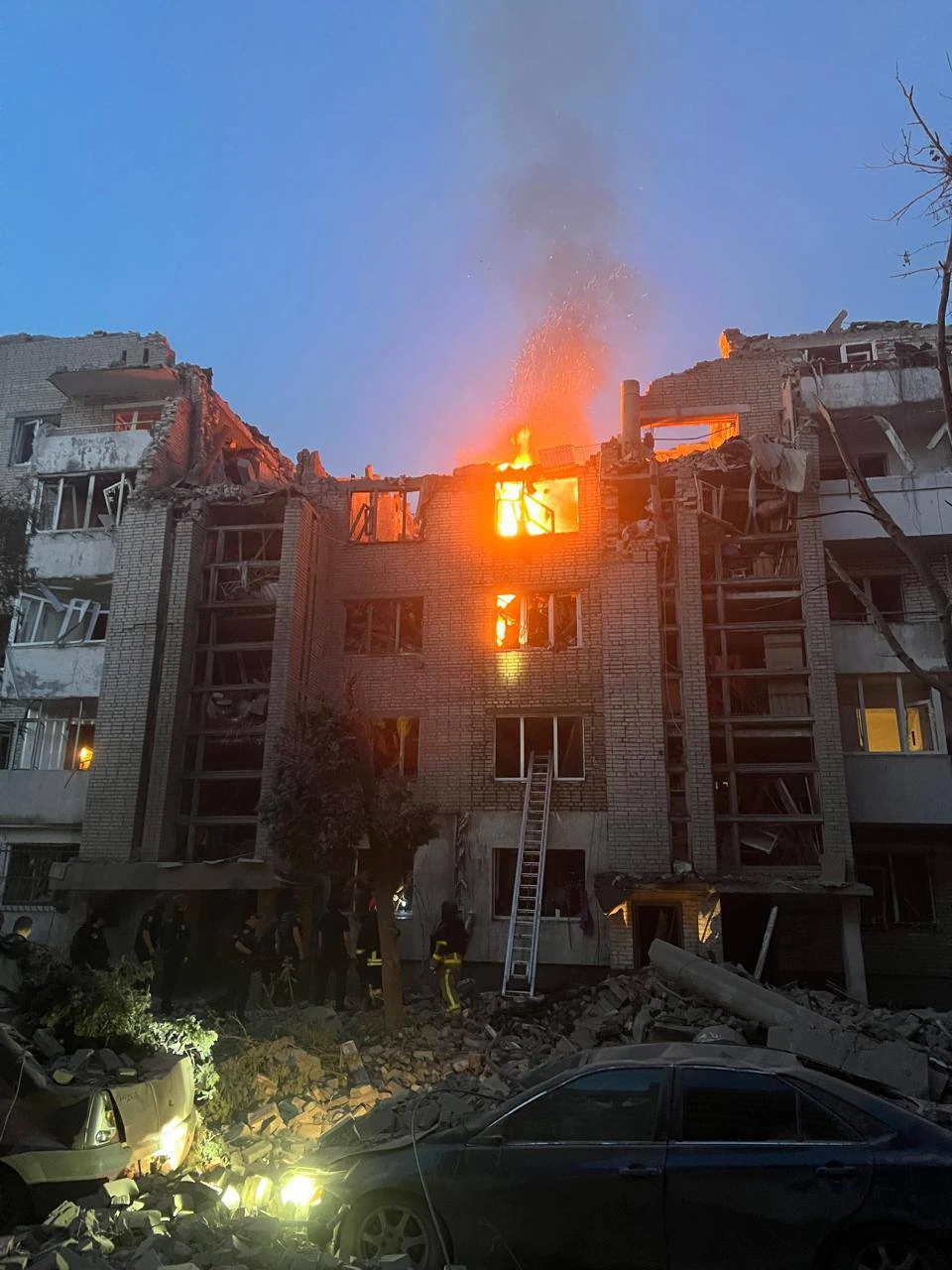 Нічний удар по Львову: пожежа на Патона та Виговського, є постраждалі