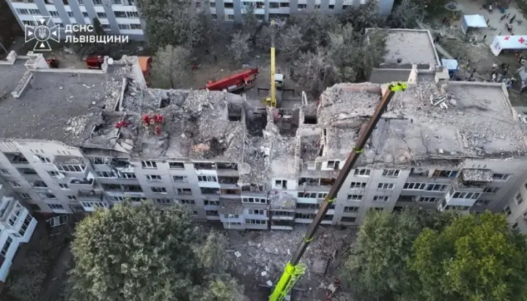 Ліквідація наслідків російського обстрілу у Львові, 30 липня (фото: ДСНС Львівської області)