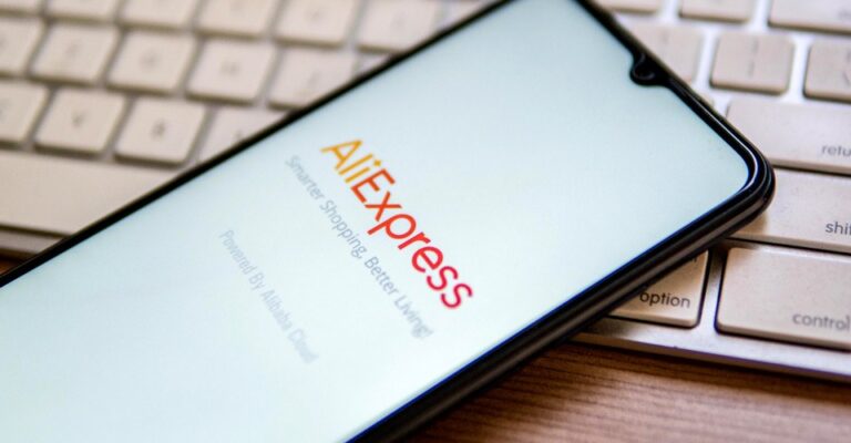 Логотип AliExpress на тлі прапора Європейського Союзу