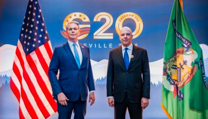 Скотт Бессент і Антон Сілуанов під час зустрічі на полях саміту G20 в Ешвіллі, штат Північна Кароліна