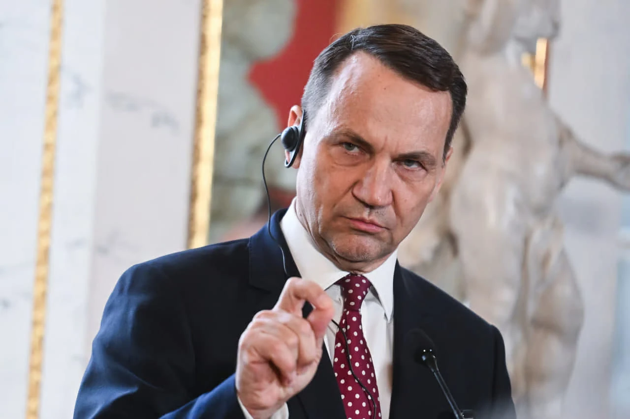 Сікорський з Києва: Польща пильно стежить за Калінінградом і пропонує НАТО активніші навчання