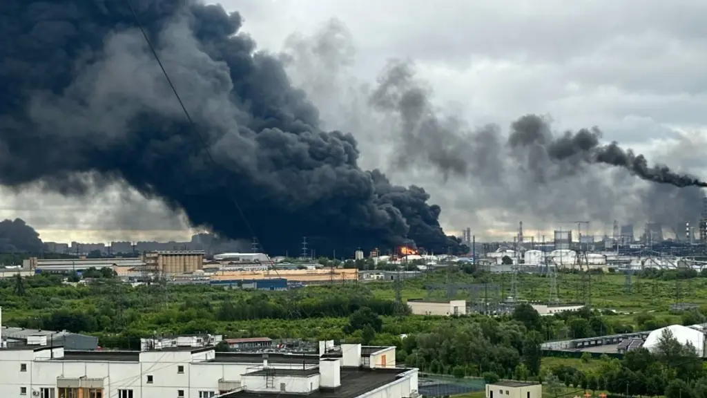 Пожежа на НПЗ у Москві після удару українських дронів, 20 вересня 2026 року